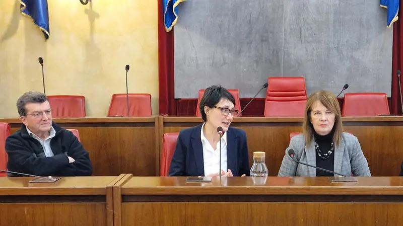 Da sinistra, Marco Fenaroli, la garante dei detenuti Arianna Carminati e Beatrice Nardo - © www.giornaledibrescia.it