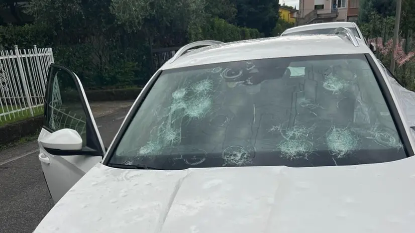 Auto danneggiate dalla grandine nella Bassa