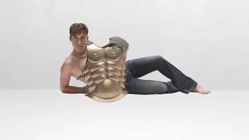 Mattia in posa per l'uscita di «Nudo» dello scorso maggioid.jpeg