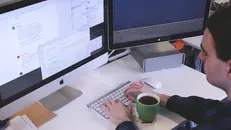 Un uomo al lavoro