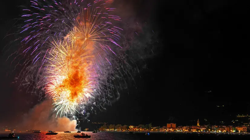 I tradizionali fuochi di ferragosto sul lago d’Iseo