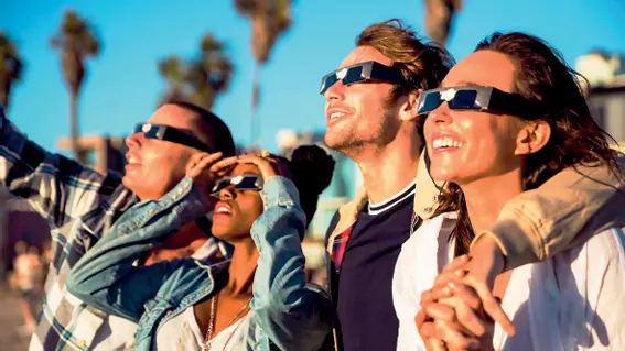 Per guardare direttamente il Sole servono filtri e strumenti adeguati