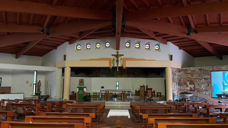 All'interno della chiesa di San Massimiliano Kolbe
