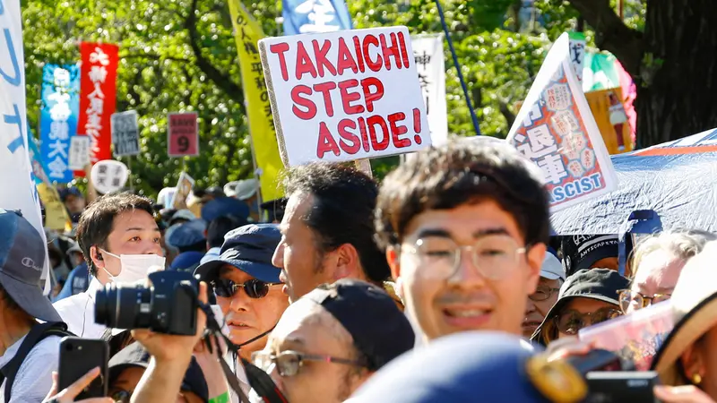 Proteste a Tokyo contro Takaichi - Foto Epa/Rodrigo Reyes Marin © www.giornaledibrescia.it
