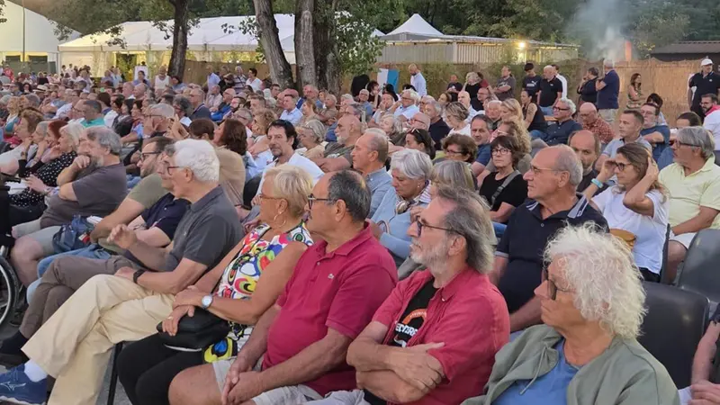 Il pubblico della serata a Valverde - © www.giornaledibrescia.it