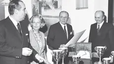Antonio Capelli (primo a destra) nel 1964 con il presidente Enzo Massardi e il vice Franco Gnutti © www.giornaledibrescia.it