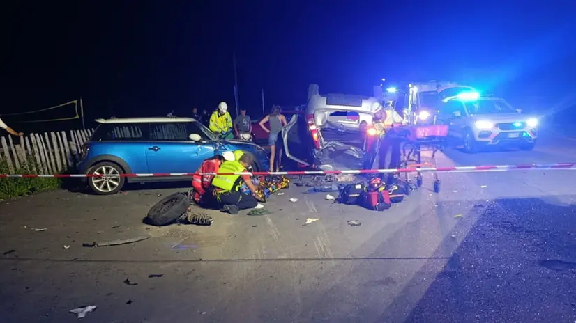 I soccorsi ai feriti nell'incidente della scorsa notte a Borno