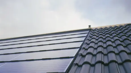 Un impianto fotovoltaico su un tetto