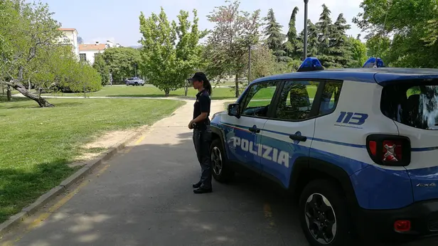 La Polizia è intervenuta in uno dei parchi - © www.giornaledibrescia.it