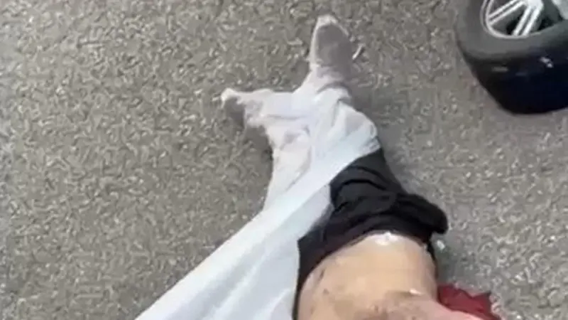 Il frame di un video che mostra gli attimi subito dopo la morte di Abderrahim Fakir - Foto Ansa © www.giornaledibrescia.it