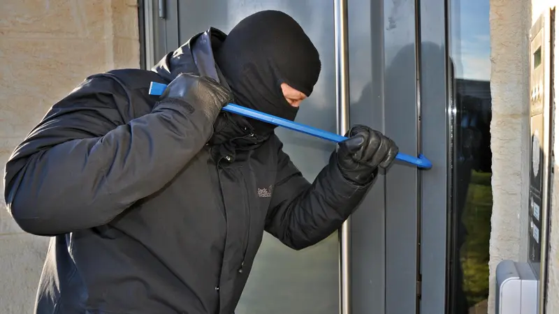 Un ladro in azione
