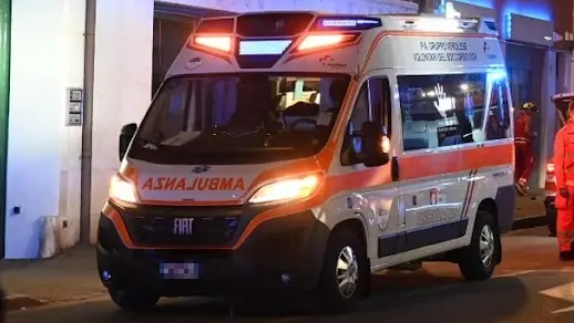 Il diciottenne è stato portato via in codice rosso