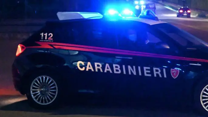 Un'auto dei carabinieri (foto d'archivio) - Foto Gabriele Strada /Neg © www.giornaledibrescia.it