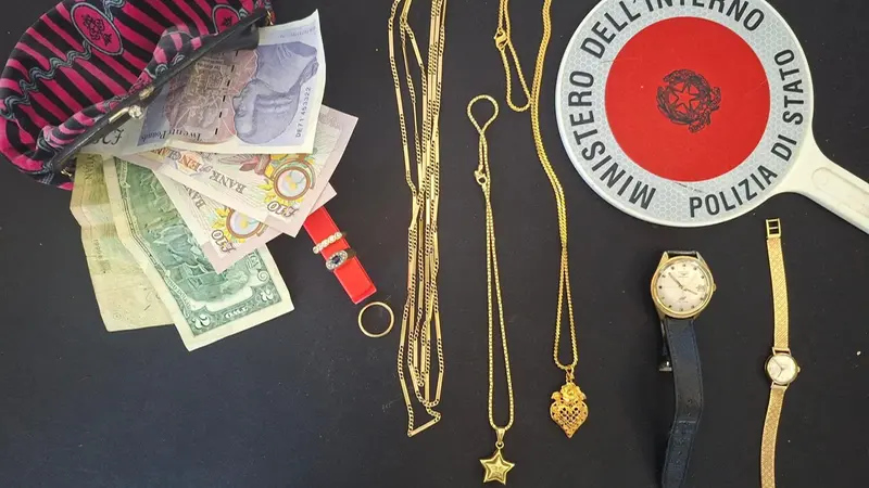 I gioielli e gli orologi rubati e poi recuperati