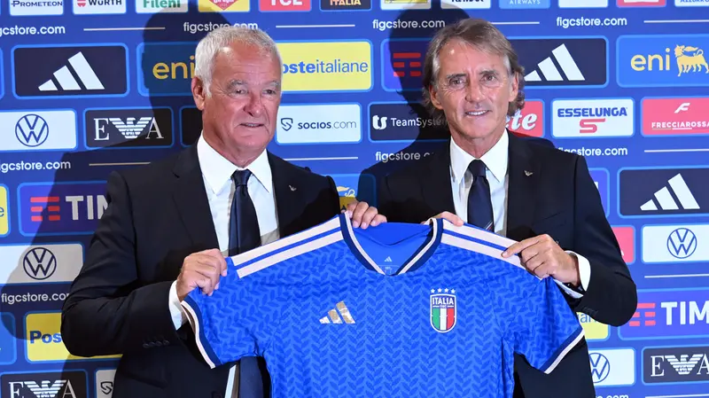 Mancini con il nuovo dt Claudio Ranieri - Foto Ansa © www.giornaledibrescia.it