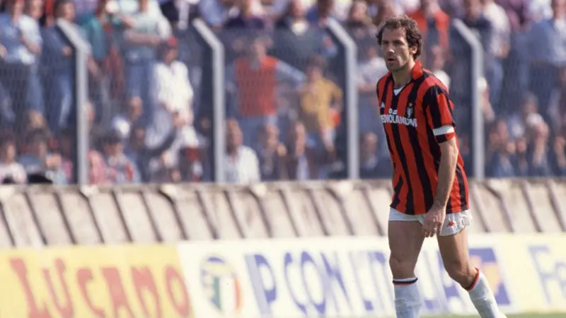 Franco Baresi in azione con la maglia del Milan