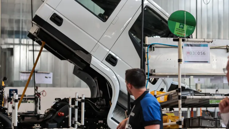 Le linee dello stabilimento Iveco in via Volturno a Brescia