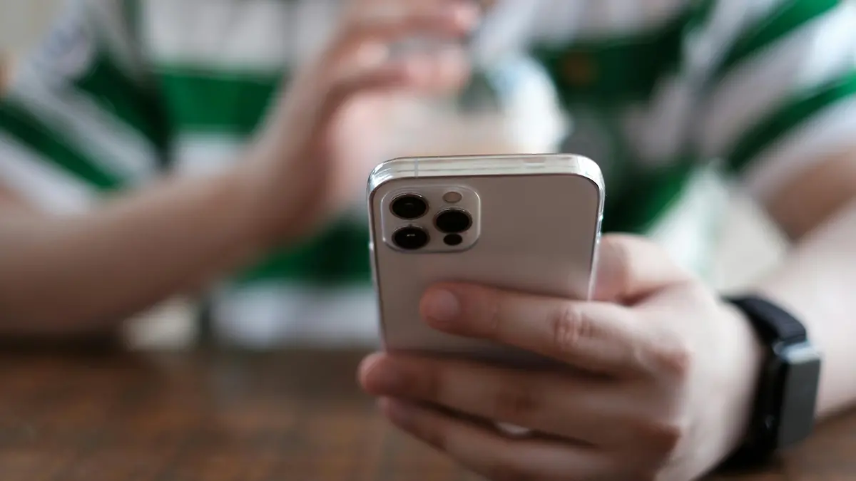 Social, la Francia tra i primi Paesi a vietarli ai teenager