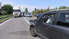 Carpendolo, schianto tra un'auto e un mezzo pesante: un morto