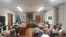 L'aula consiliare piena di cittadini