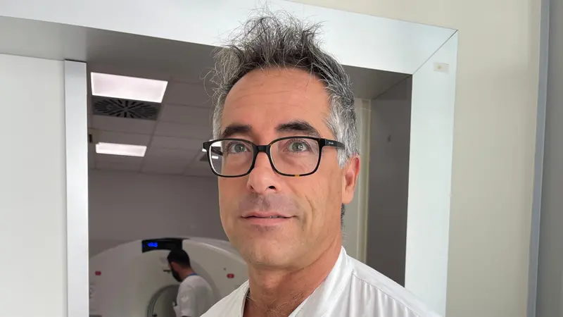 Il prof. Bertagna, primario della Medicina nucleare e direttore della Scuola di specializzazione