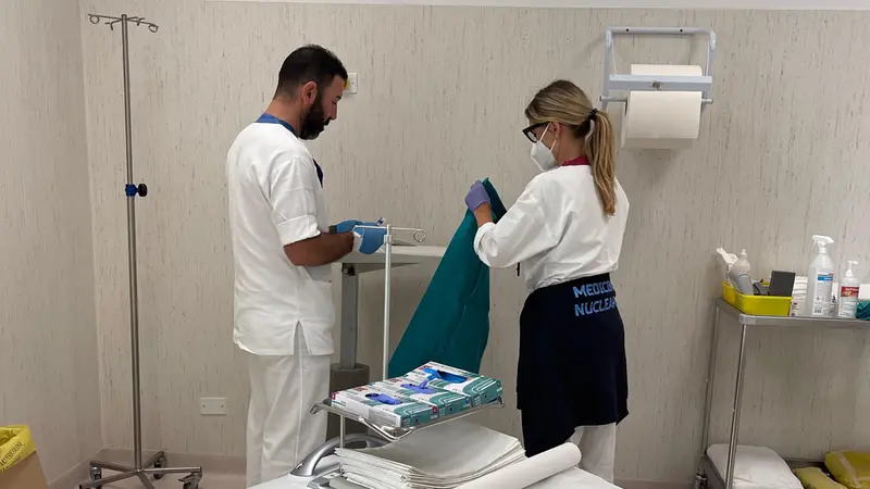 Personale al lavoro nella Struttura complessa di Medicina nucleare