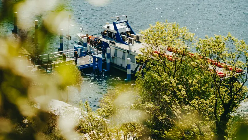 Un battello sul lago d'Iseo
