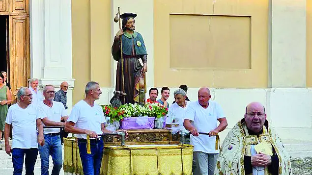 La processione con la statua di San Rocco - © www.giornaledibrescia.it