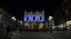 Palazzo Loggia illuminato di blu