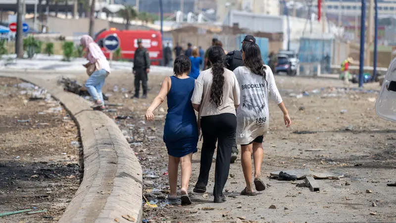 Alcune migranti al confine tra Marocco e Spagna a Ceuta - Foto Ansa © www.giornaledibrescia.it