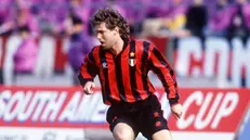Florin Raducioiu ai tempi del Milan nella stagione 1993/94 - acmilan.com © www.giornaledibrescia.it