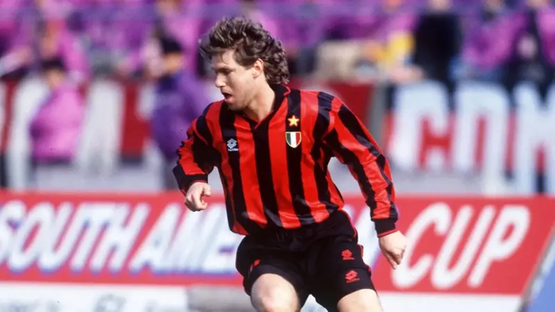 Florin Raducioiu ai tempi del Milan nella stagione 1993/94 - acmilan.com © www.giornaledibrescia.it