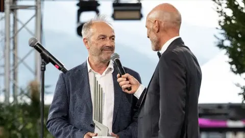 Giuliano Goffi ritira il premio © www.giornaledibrescia.it