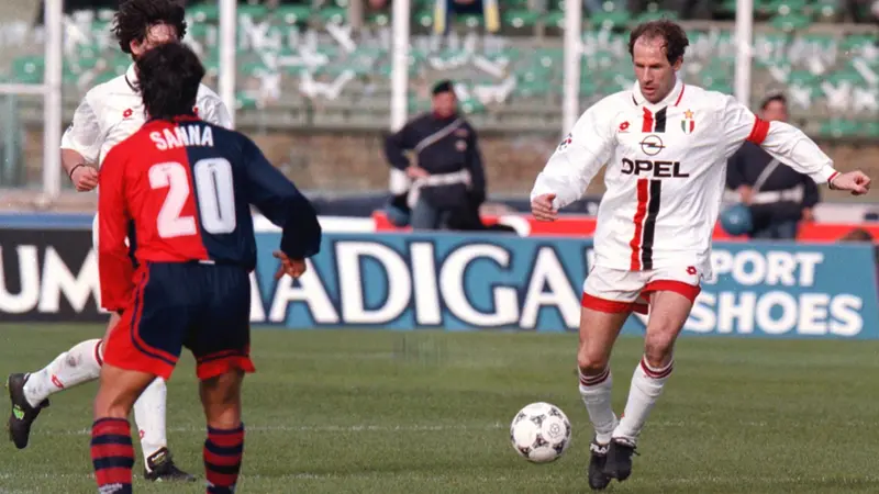 Baresi in un Cagliari-Milan del '97, sua 700esima gara in rossonero - Foto Ansa © www.giornaledibrescia.it