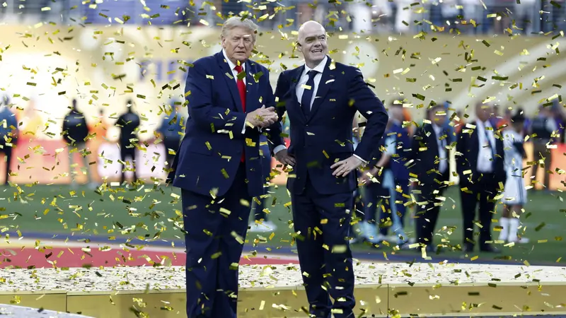 Donald Trump e Gianni Infantino - Foto Ansa © www.giornaledibrescia.it