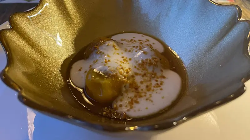 Gli gnocchi incolla al Silter, polline e miele proposti da Dallamano al Pescatore
