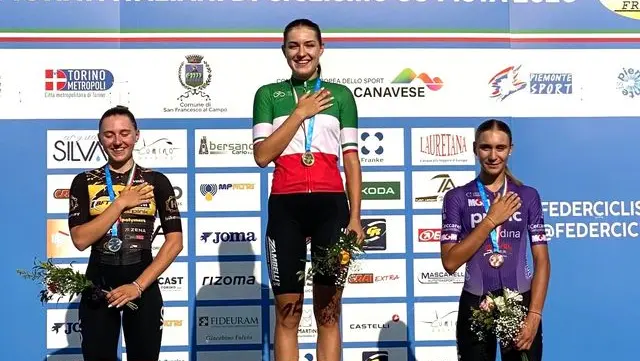 Il podio tricolore dello Scratch juniores femminile - foto Rodella