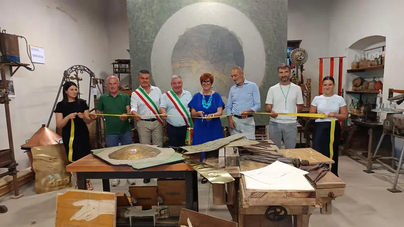 La cerimonia di inaugurazione dell'opera