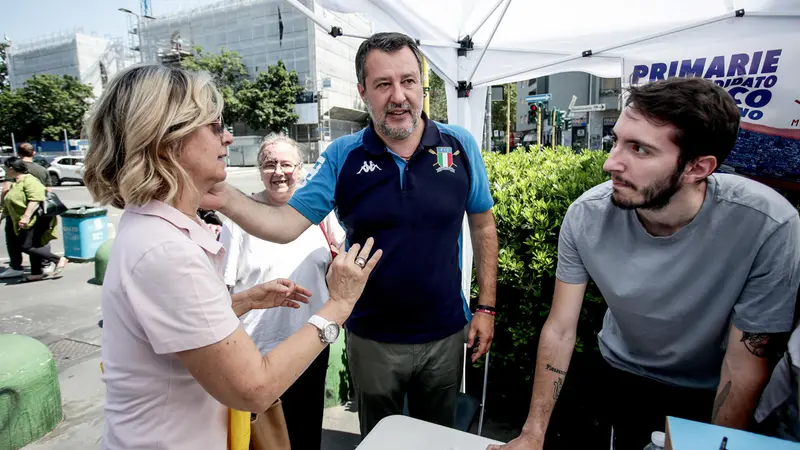 Salvini al gazebo per le primarie della Lega a Milano - Foto Ansa © www.giornaledibrescia.it