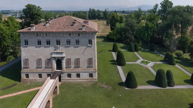 Gli esterni di Castello Avogadro Spada