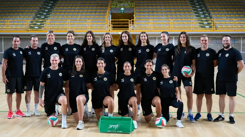 La formazione della Valsabbina Millenium in serie A1 - foto Perteghella@Newreporter