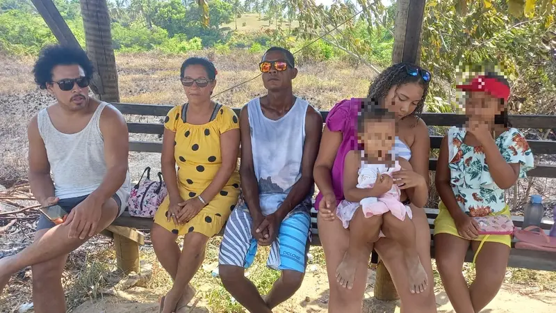 Alessandro con la sua famiglia biologica in Brasile