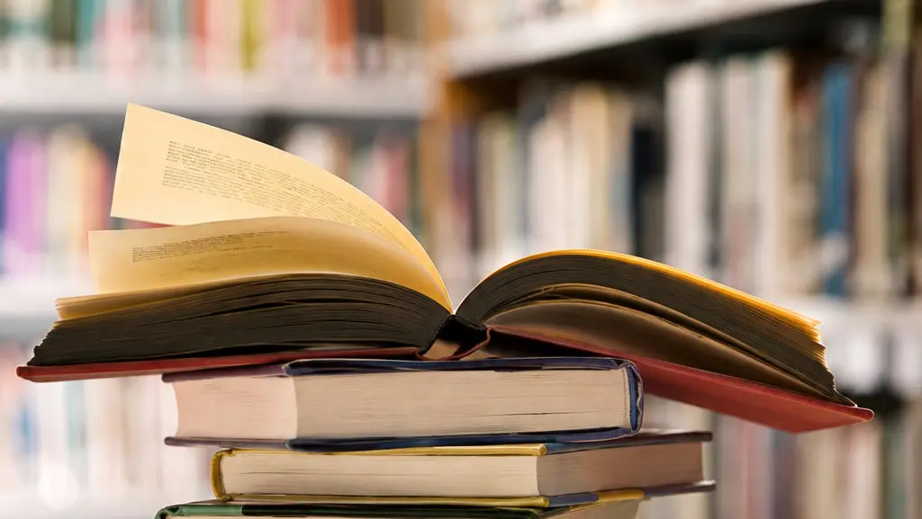 Alcuni libri impilati