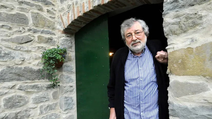 Addio a Francesco Guccini, la carriera del cantautore