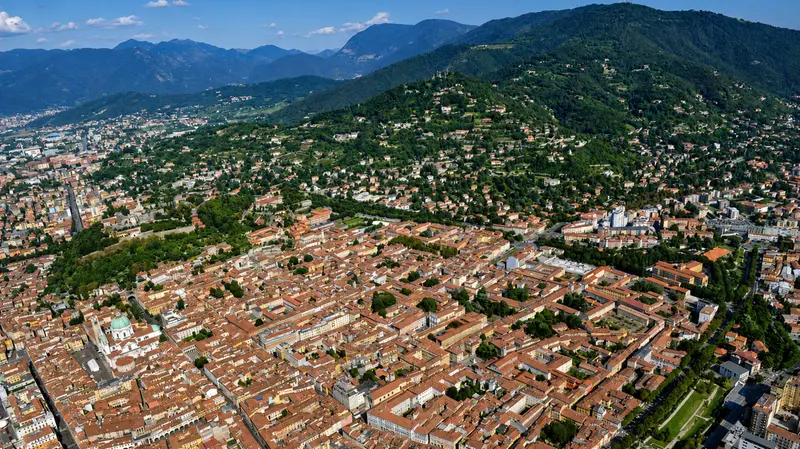 Una veduta aerea di Brescia