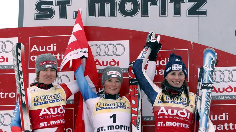 La prima vittoria in Coppa del Mondo, nel superG di Sankt Moritz del 20 dicembre 2008: Gut prima, Nadia Fanchini terza - Foto Ansa © www.giornaledibrescia.it