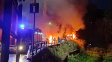 L'incendio delle tre vetture a Marone