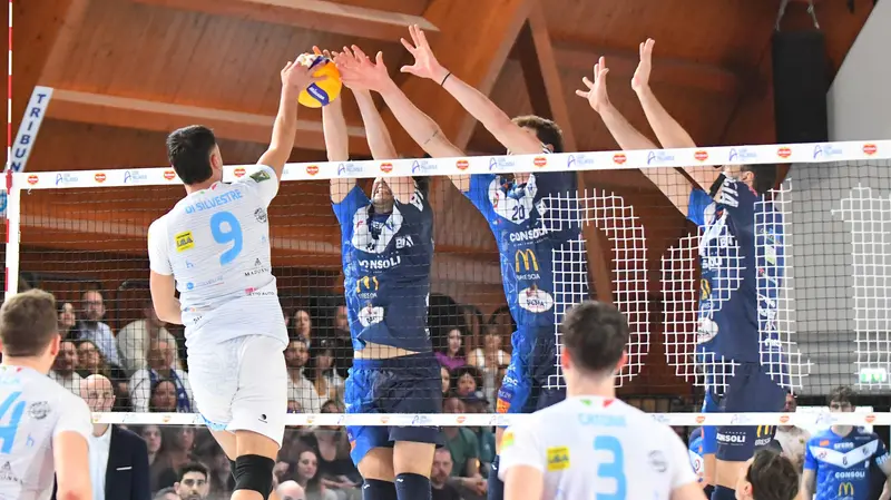 La Consoli Sferc Brescia in azione nella passata stagione contro Pineto - Foto Iommarini Legavolley © www.giornaledibrescia.it