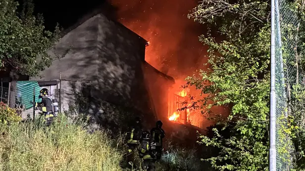 BOTTICINO INCENDIO DEPOSITO CORTILE ABITAZIONE REDAZIONE PROVINCIA 07-08-2026 GABRIELE STRADA NEW EDEN GROUP 