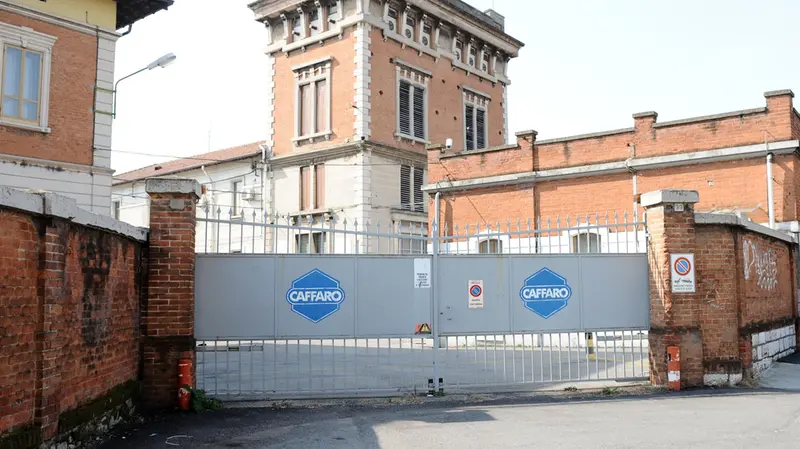 I cancelli della Caffaro a Brescia - © www.giornaledibrescia.it